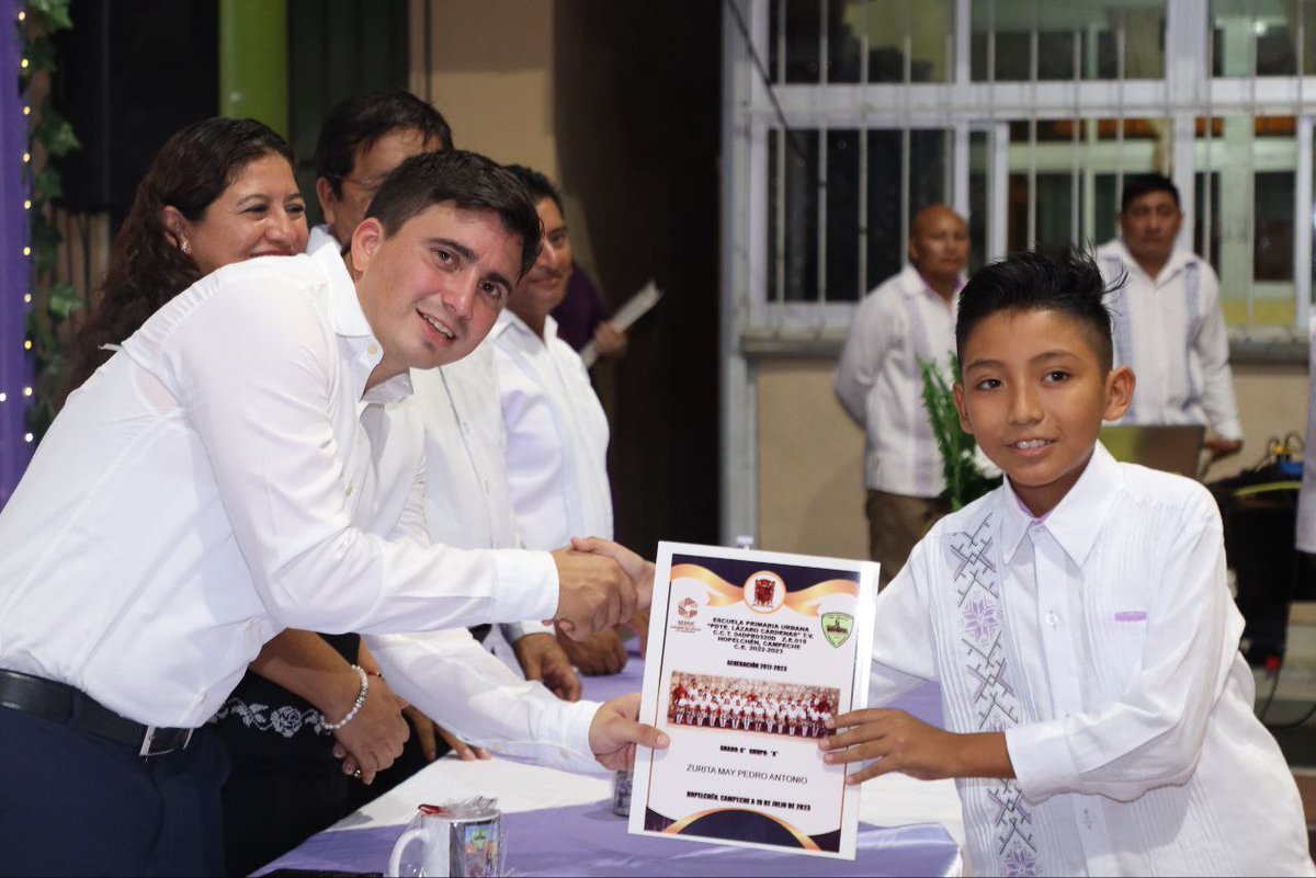 emiliolcal's tweet photo. ¡Felicidades generación 2017-2023! 🧑‍🎓👩‍🎓
Estoy orgulloso de mis ahijados de la Escuela Primaria Presidente Lázaro Cárdenas turno vespertino que hoy finalizan una etapa muy importante en sus vidas, estoy seguro de que continuarán cumpliendo todas sus metas escolares. https://t.co/mwTGNaO0s1