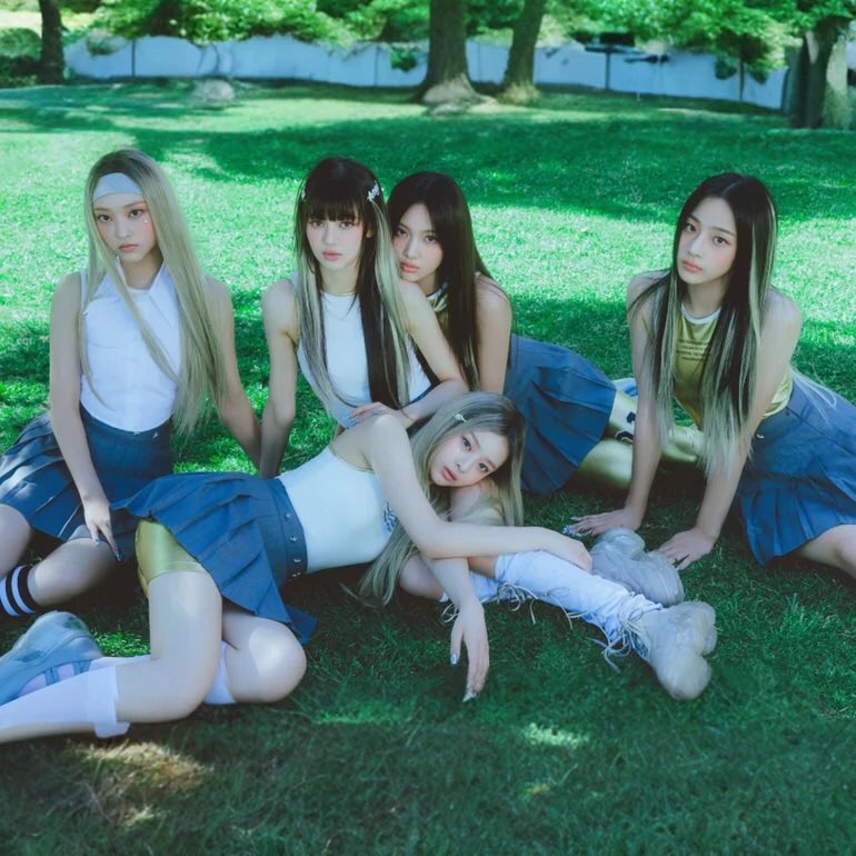 “Super Shy” by <a href="/NewJeans_twt/">NewJeans</a> has now spent 5 days at #1 on MelOn Daily Chart.