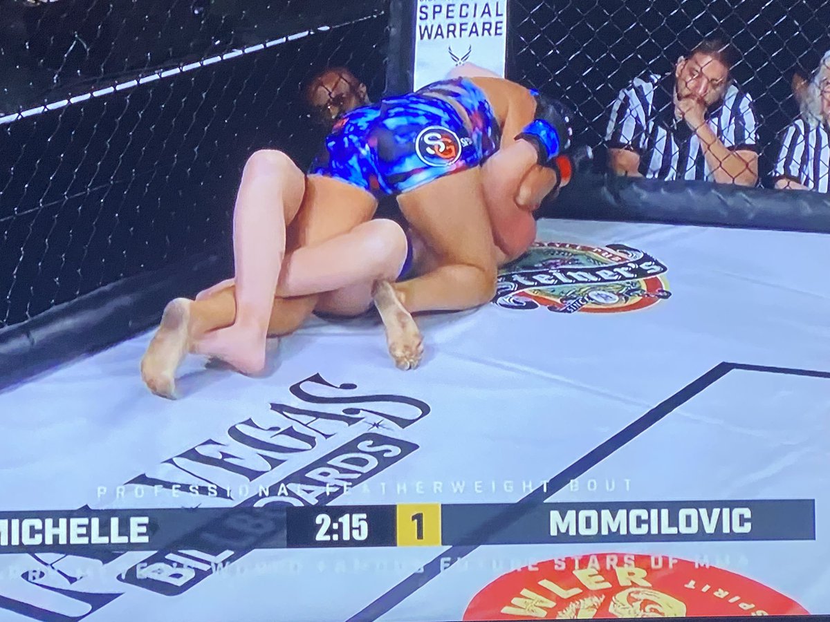 chuymen2a's tweet photo. I think @tuffnuff fighters are warming up running barefoot at the strip In Vegas 😂 https://t.co/H4BBbLWGcx