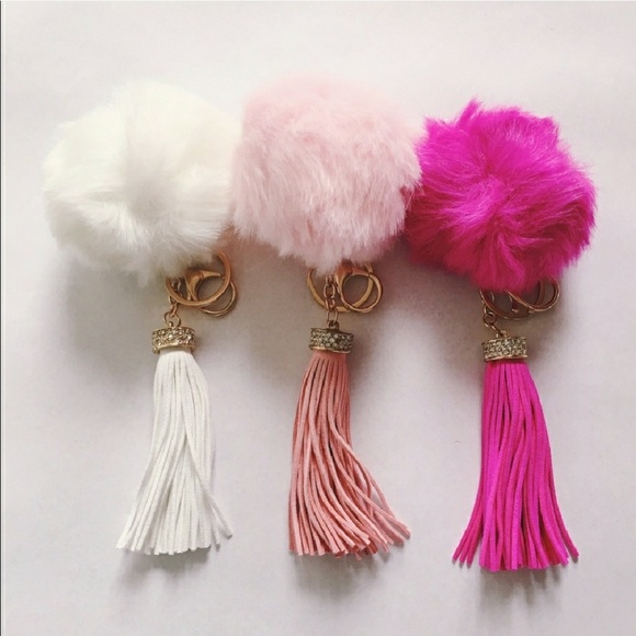 So good I had to share! Check out all the items I'm loving on <a href="/Poshmarkapp/">Poshmark</a> #poshmark #fashion #style #shopmycloset #rinhoo: posh.mk/vTg51J5AkBb