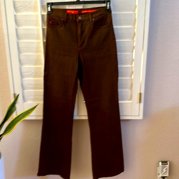 So good I had to share! Check out all the items I'm loving on <a href="/Poshmarkapp/">Poshmark</a> #poshmark #fashion #style #shopmycloset #oldnavy #apt9 #nydj: posh.mk/C2UAgamErBb