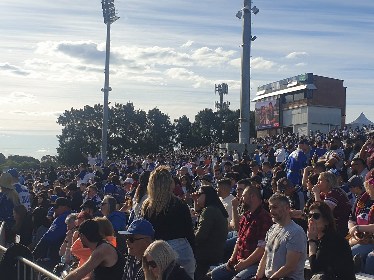 Yes_IamSancho's tweet photo. Hill filling up.
Let's hope FG can actually do well
#NRLBulldogsBroncos #BacktoBelmore #proudtobeabulldog https://t.co/GWg52VmSPb
