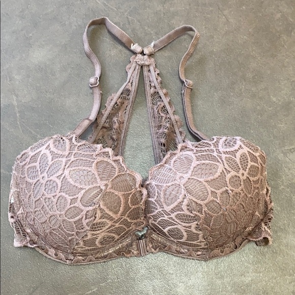 HossPetit1's tweet photo. So good I had to share! Check out all the items I'm loving on @Poshmarkapp #poshmark #fashion #style #shopmycloset #viviennetam #marcjacobs #pinkvictoriassecret: https://t.co/bO637uVXTo https://t.co/ZuyVgVHKqv