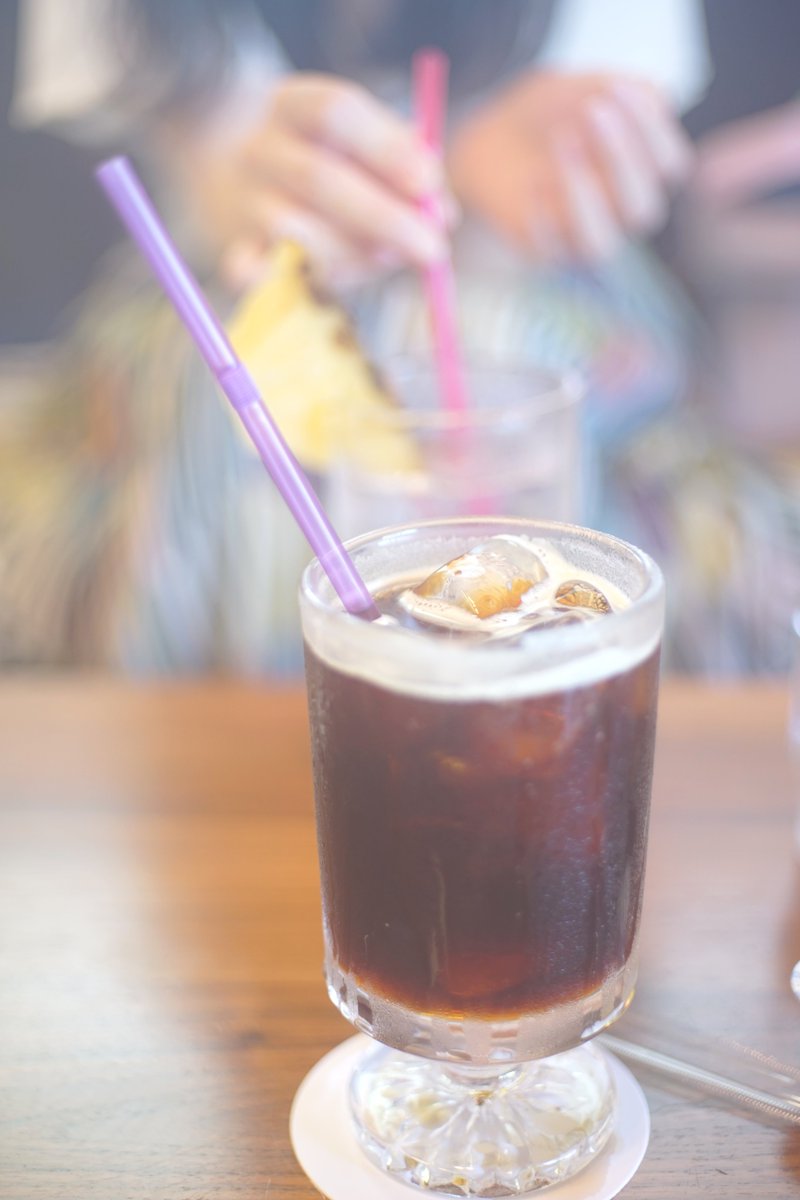 koide_149's tweet photo. 暑い日は無理せずカフェに入って、冷たい飲み物と美味しいスイーツで味わう夏もありだと思います😅☀
特に明日からは猛暑になりそうなので、お体に気を付けて連休をエンジョイして下さい😃
市原市内、小湊鉄道沿線のカフェにて☕
#ノスタルトーン #写真好きと繋がりたい  #コイデカメラ https://t.co/d2jiDlFGvG