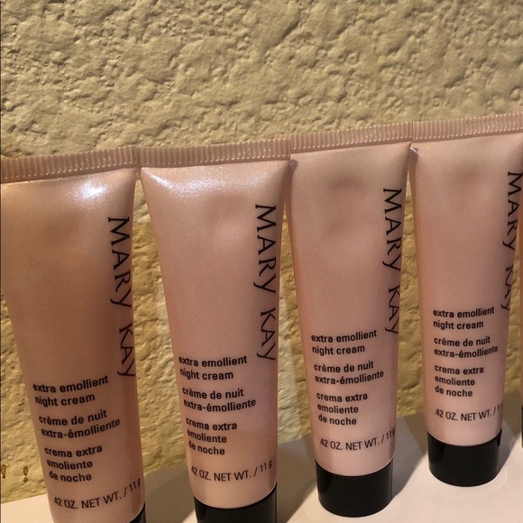 DarylDeVault's tweet photo. So good I had to share! Check out all the items I'm loving on @Poshmarkapp #poshmark #fashion #style #shopmycloset #marykay #jmclaughlin #threebirdnest: https://t.co/aYvuh2a8yj https://t.co/TDKcAPbEPK