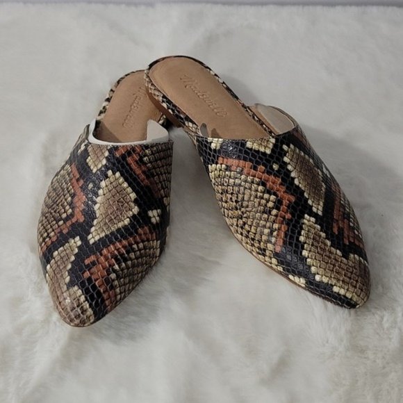Jamie90330365's tweet photo. So good I had to share! Check out all the items I'm loving on @Poshmarkapp from @ShelvysHome #poshmark #fashion #style #shopmycloset #madewell #nike: https://t.co/c0T7cpjQUk https://t.co/ciDhETFtd2