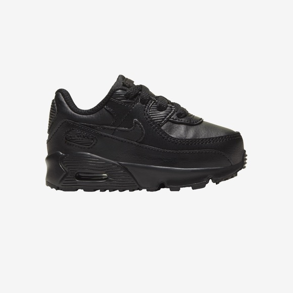 Jamie90330365's tweet photo. So good I had to share! Check out all the items I'm loving on @Poshmarkapp from @ShelvysHome #poshmark #fashion #style #shopmycloset #madewell #nike: https://t.co/c0T7cpjQUk https://t.co/ciDhETFtd2