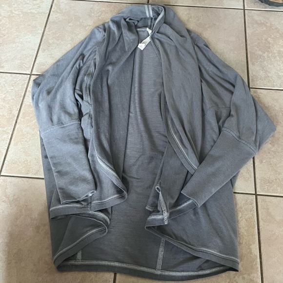 RozetaV's tweet photo. So good I had to share! Check out all the items I'm loving on @Poshmarkapp from @Amy_davies66 #poshmark #fashion #style #shopmycloset #lululemonathletica #unknown #michaelmichaelkors: https://t.co/hTQWflRSbX https://t.co/NWXZIOt8Wj