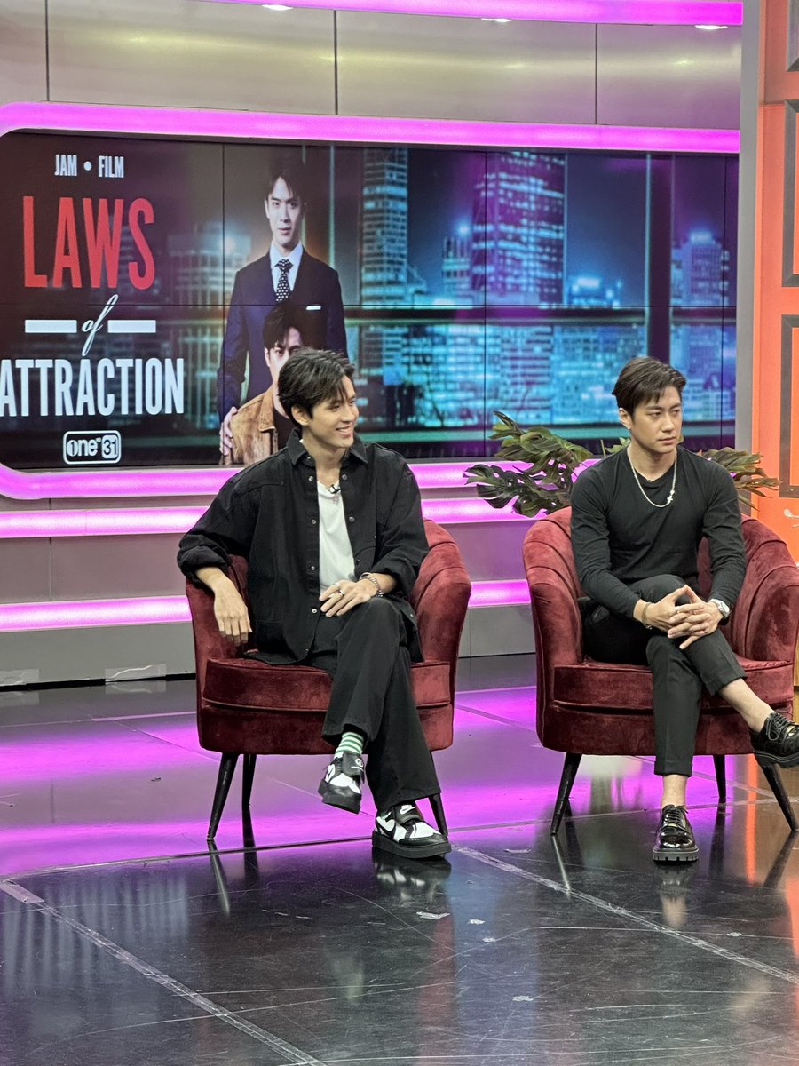 BachataJam's tweet photo. 哇哦，Bint第五次拉黑Jam了，真诚发问：被拉黑后所有点赞都会被系统自动取消，为什么Jam又跑回去点赞20年情人节那一条？这都2023年7月15号了，LOA都开播了，没必要这么哄女友吧。

#JamFilm #แจมฟิล์ม
#jamrachata #แจมรชตะ
#FilmThanapat #ฟิล์มธนภัทร 
#JamBint
#LawsofAttraction https://t.co/IwUBpwusKe
