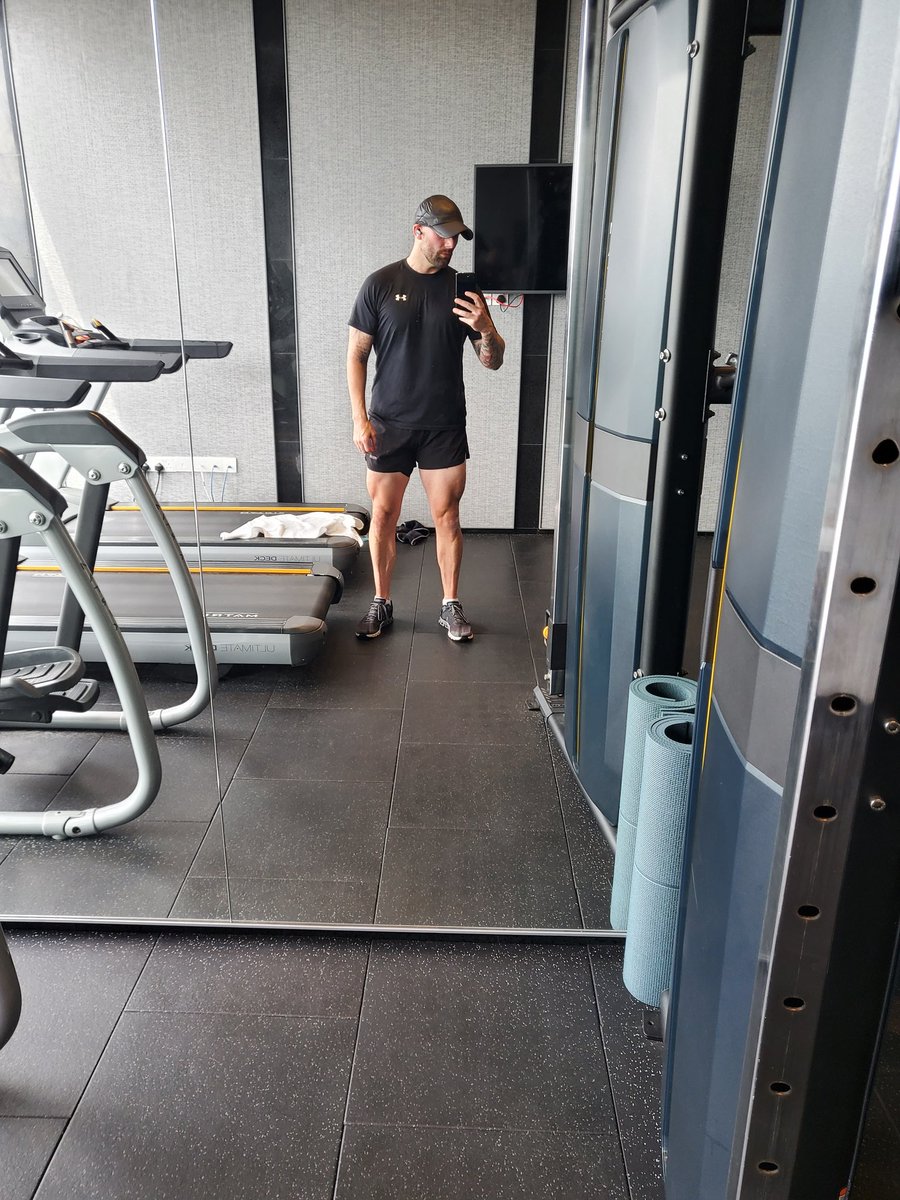 commando42's tweet image. I wanted to do a steady 10k run this morning, but with the jet lag, I overslept, and I am meant to meet the team for a "day out." Instead of rapping (giving up), I did a "fast" 5k. 

No excuses. Get at it!