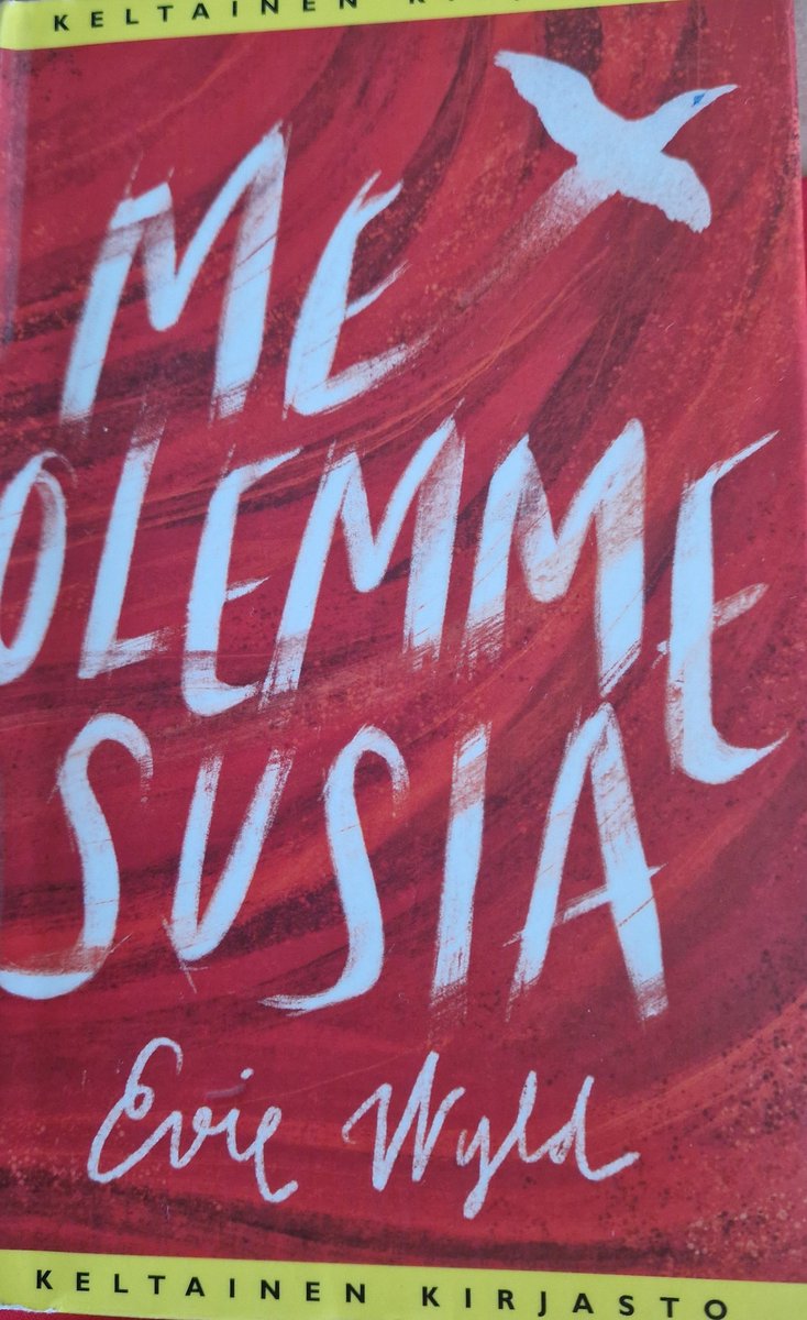 LukuJukka's tweet photo. #MeOlemmeSusia #EvieWyld - Kolme aikajaksoa ja kolme tarinaa. Kaikissa vahvoja naisia ja toisaalta naisiin kohdistuvaa väkivaltaa. Wyld on monin palkinnoin tunnustettu kirjailija. #KeltainenKirjasto https://t.co/G5u7dLkcLl