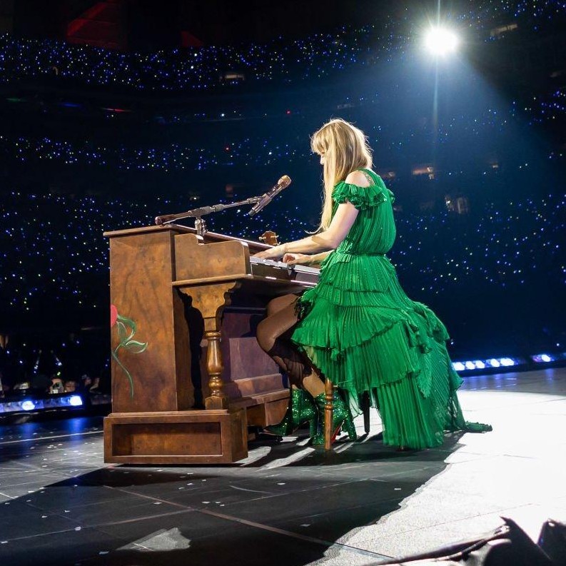 TheSwiftSociety's tweet photo. ‼️| Tonight’s surprise songs are 'Picture To Burn' and 'Timeless' https://t.co/k352U2GkKg