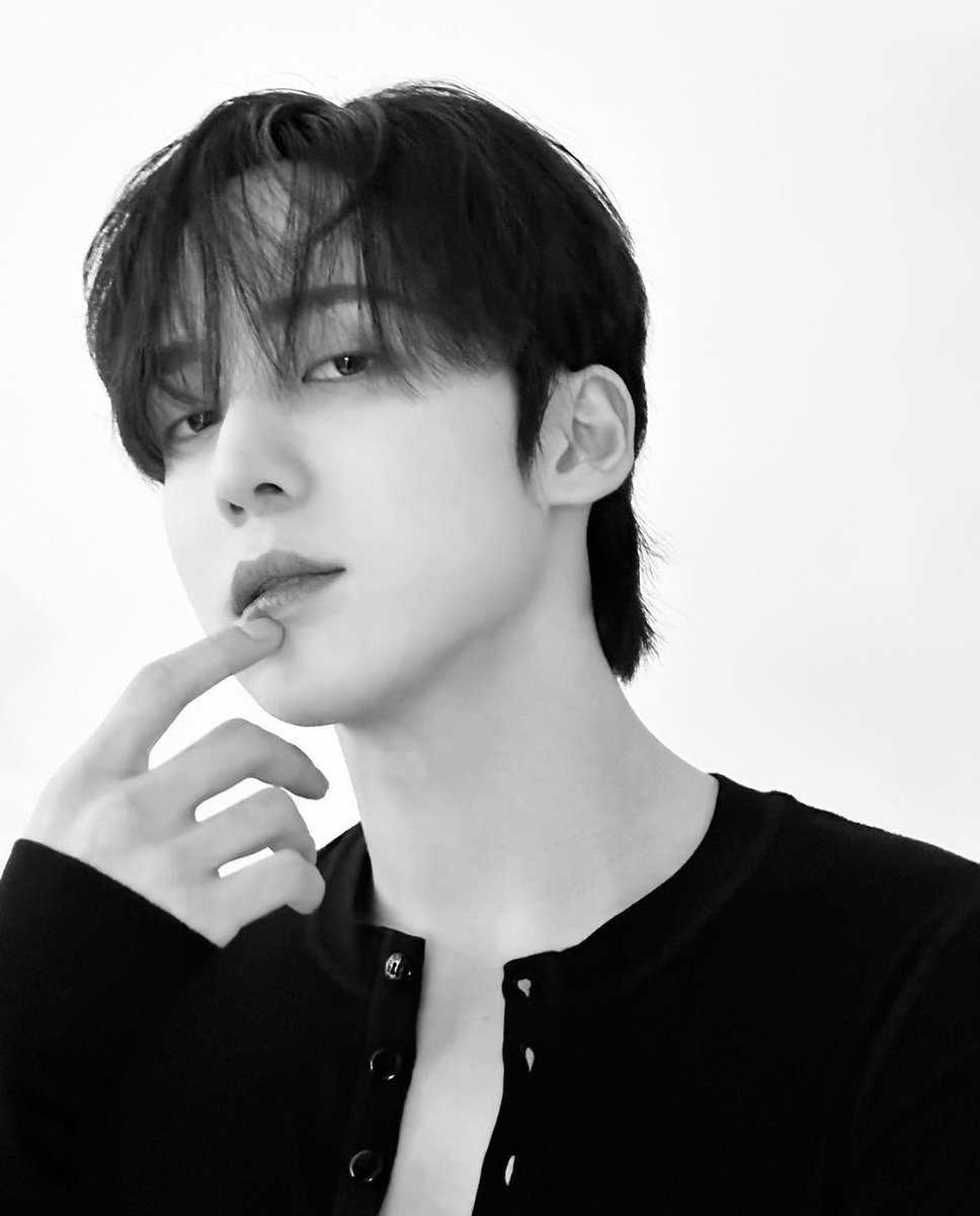 yunho file tweet media