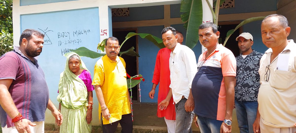 MallahKripanath's tweet photo. Inauguration "Griha Pravesh" of PMAY houses.
#vikastirth
#PMAY https://t.co/Zi4QLgyVJy