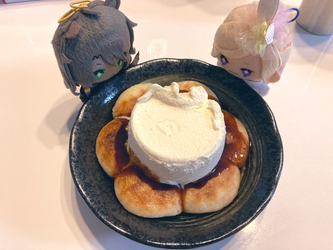 アイスのもりつけがざつだな やぬしったらおいしくてすぐたべちゃったみたいよ
