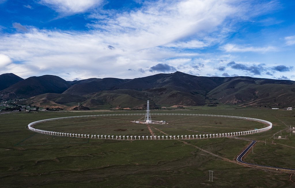 wulei2020's tweet photo. World's #largest solar telescope has begun the test operation in southwest China.
The Daocheng Solar Radio Telescope (#DSRT) consists of 313 six-meter-wide parabolic antennas, which are encircling a 100-meters-high calibration tower in the center.
(Photo Credit: CFP) https://t.co/duSiFO3AYm