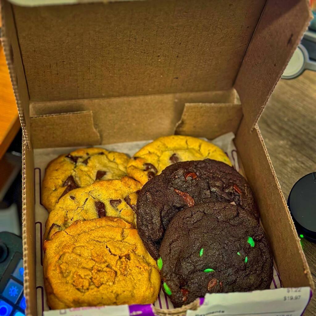 Birthday Weekend Midnight Snack: Insomnia Cookies. Never liked cake, so these hit the spot. I may or may not have had them delivered at 12:30 AM. I regret nothing. #ThisIs34 instagr.am/p/CutHsCvuCIA/