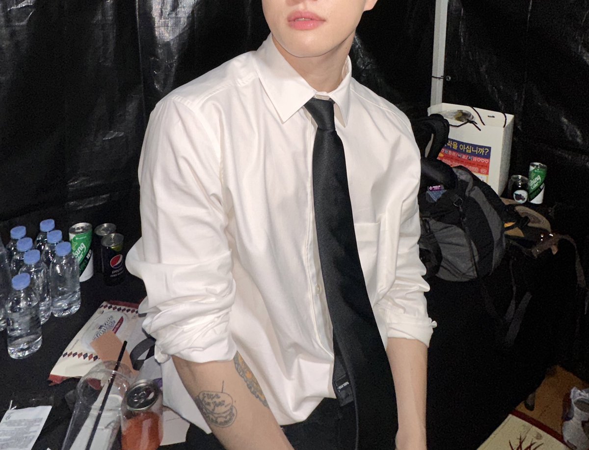 feeldog_bpnn's tweet photo. 빈칸을 채워 그리시오 https://t.co/xvKQRSSA4X