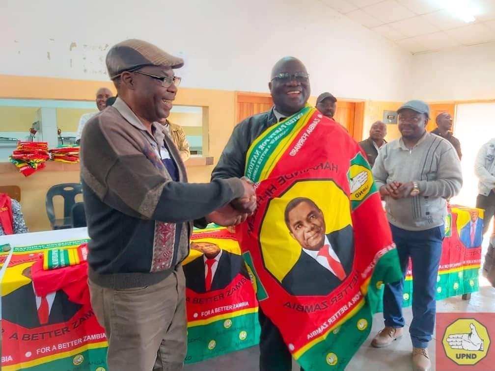 LauraMiti's tweet photo. UPND SG publicising a ceremony to welcome back Prof Lungwangwa is high grade nonsense. He should worm back, if he must, after his Bill 10 shame. Btw let's hope the SG is using party resources for his tours &amp; staying away from gov issues. Seeing him at CDF projects is concerning https://t.co/KzdgbTACS2
