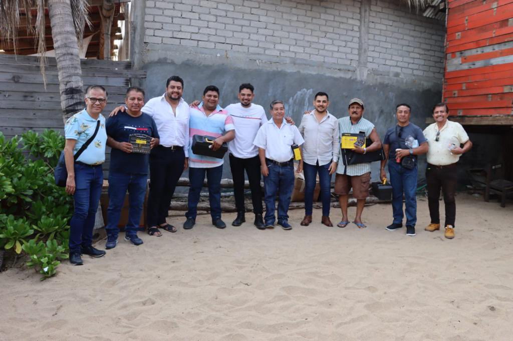 stpeidceo22_25's tweet photo. respectivamente, en una amena convivencia recibieron sus obsequios y participaron en la rifa de regalos, ¡muchas felicidades!
Agradecemos la participación y organización de este evento a los delegados sindicales y al coordinador de nuestro sindicato en la costa. https://t.co/Wct3WxWhh4