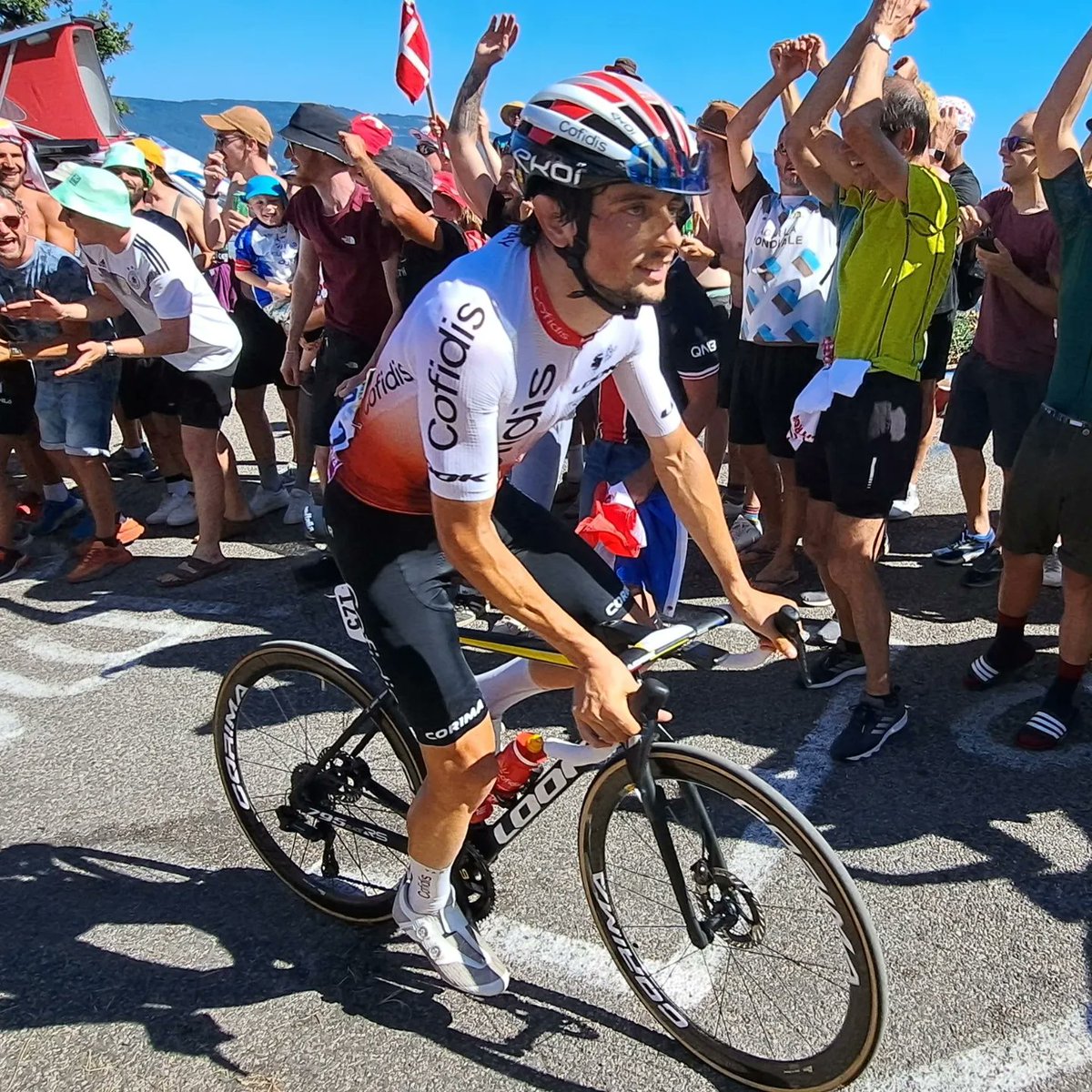 pascalpi38's tweet photo. Tour de France: Chatillon sur Chalaronne-Le grand Colombier.
Le 14 Juillet sur la route du tour,des milliers (peut être un million) de spectateurs  venus encourager les coureurs sur les 17 kms d'ascension du Grand Colombier
 Ambiance. Une belle étape Aindinoise. ICI C'EST L'AIN https://t.co/mGSJNcmI8U