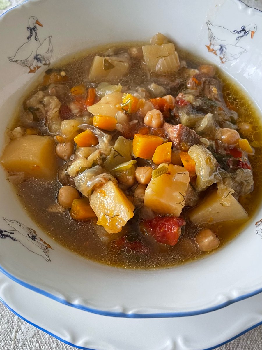 KulinarniiBlog's tweet photo. Овощное рагу с мясом, кабачками, баклажанами и нутом

https://t.co/lUvwuFhnfS https://t.co/T0cWQCk6Ag