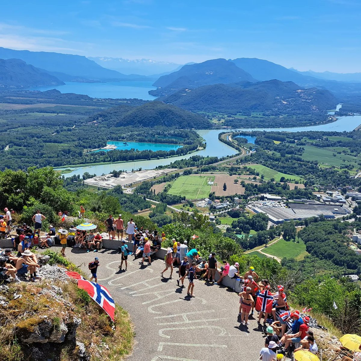 pascalpi38's tweet photo. Tour de France: Chatillon sur Chalaronne-Le grand Colombier.
Le 14 Juillet sur la route du tour,des milliers (peut être un million) de spectateurs  venus encourager les coureurs sur les 17 kms d'ascension du Grand Colombier
 Ambiance. Une belle étape Aindinoise. ICI C'EST L'AIN https://t.co/mGSJNcmI8U