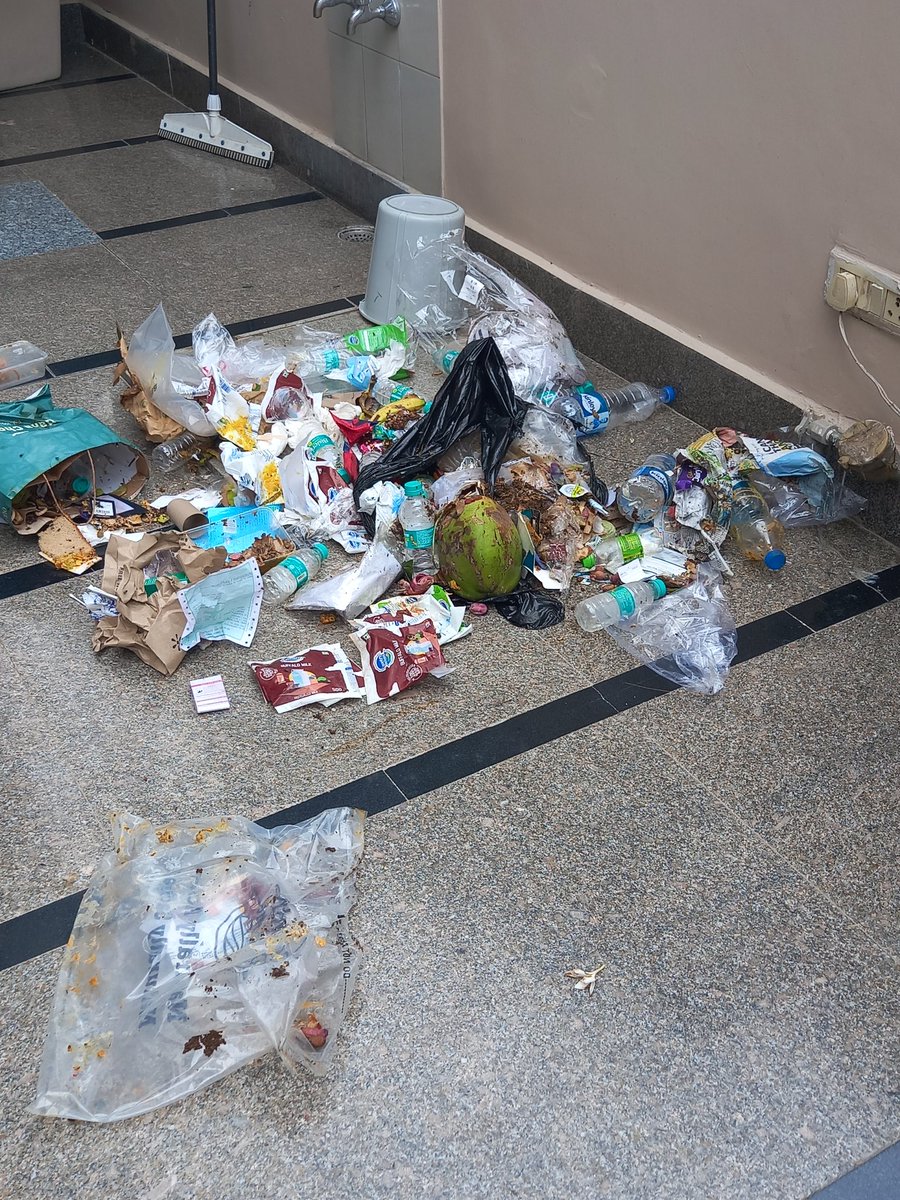 rwasec55ggn's tweet photo. @cmohry
@MunCorpGurugram
@ecogree
@BJP4Haryana
#sector55 gurugram की तस्वीर
डोर टू डोर कूड़ा उठाने के लिए #Ecogreen नाम की जिस एजेंसी को करोड़ों रुपए का भुगतान #MCG कर रही है वो एजेंसी पिछले 5 साल से नादारद है ये भी एक #घोटाला हो सकता है जांच की जाए
#9811417373 https://t.co/GySjpCAxOY