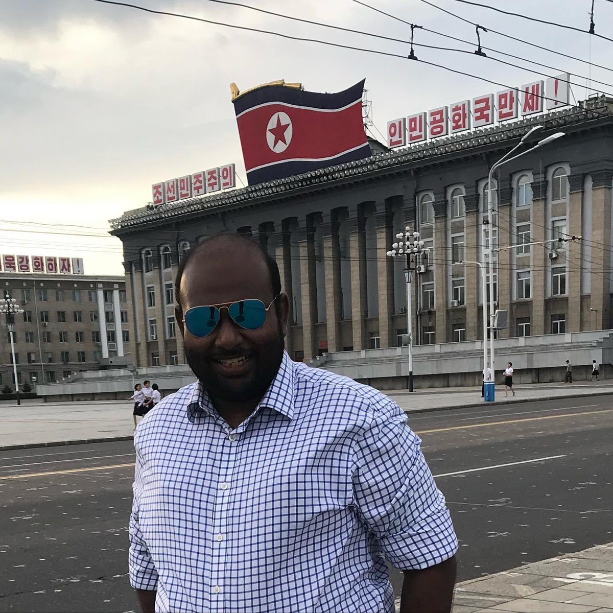 아리랑, 아리랑, 아라리요...
아리랑 고개로 넘어간다.
나를 버리고 가시는 님은
십리도 못가서 발병난다.

#Arirang #pyongyang #korea #dprk