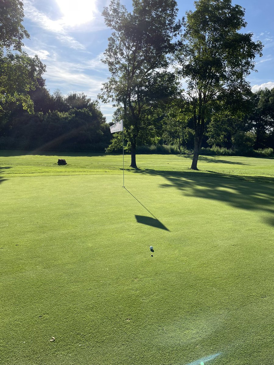 There is ni netter way to start the weekend than with a nice golf round. So did I yesterday evening with family and friends. 
Enjoy your weekend everyone!
#golf #GolfCommunity #golfcourse #golfer