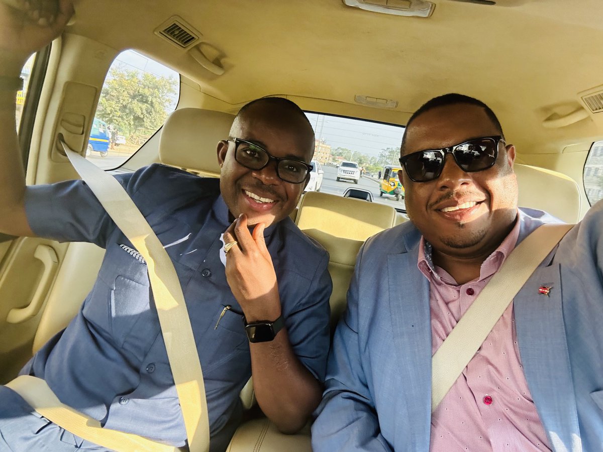 WAHENGA Mambolea ndio hao barabarani wakielekea Karachuonyo, Kanyipir - kuhudhiria halfa ya ndugu Raymond Omollo <a href="/ray_omollo/">Dr. Raymond Omollo — CBS</a> adhuhuri ya leo. LUMINARIES <a href="/ahmedpapa/">Ahmed Papa</a> na ⁦<a href="/silasjakakimba/">SILAS CHEPKERES JAKAKIMBA</a>⁩ .