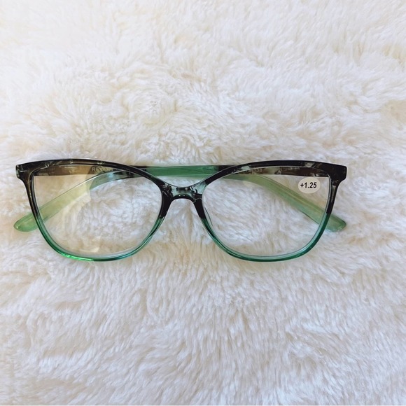 slhp27's tweet photo. So good I had to share! Check out all the items I'm loving on @Poshmarkapp #poshmark #fashion #style #shopmycloset #tommybahama #stylens: https://t.co/Ojjw0K4LU5 https://t.co/PwWuXFBAd0
