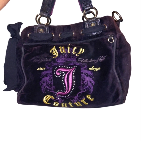 spoolovecleo's tweet photo. So good I had to share! Check out all the items I'm loving on @Poshmarkapp #poshmark #fashion #style #shopmycloset #uspoloassn #vintage #juicycouture: https://t.co/umkf2YXp9K https://t.co/pQ0KF1pHti