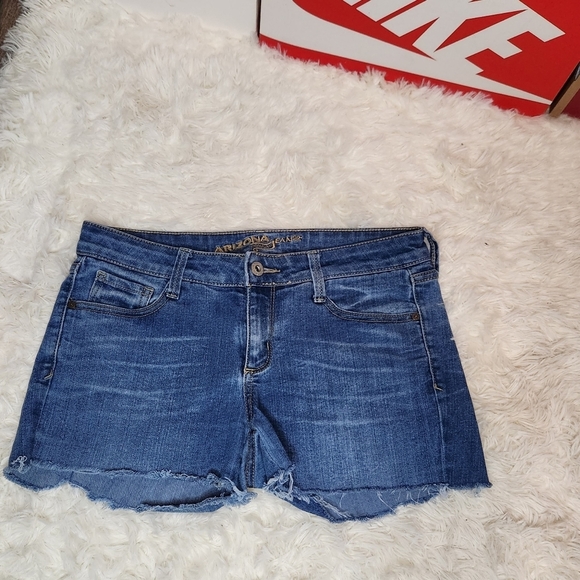 Adistelis's tweet photo. So good I had to share! Check out all the items I'm loving on @Poshmarkapp from @morgheisler @KaysKloset2021 #poshmark #fashion #style #shopmycloset #brandymelville #alya #arizonajeancompany: https://t.co/2kZpBLfm9a https://t.co/g8mbZB4gB3