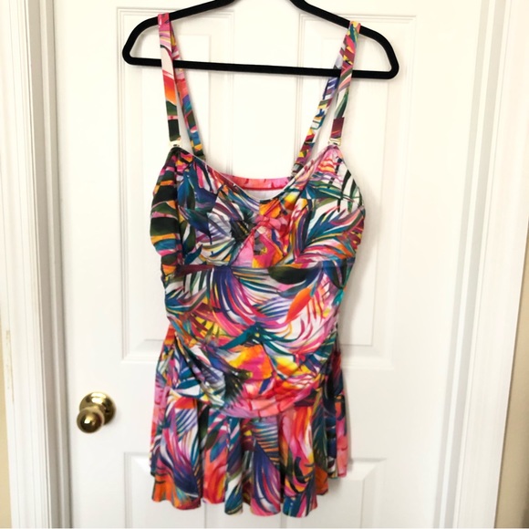 LobnerAnna's tweet photo. So good I had to share! Check out all the items I'm loving on @Poshmarkapp #poshmark #fashion #style #shopmycloset #laurenralphlauren #ripcurl #nativalashesbyartistabeauty: https://t.co/AibhKGP8TV https://t.co/1AqEVRTMtc