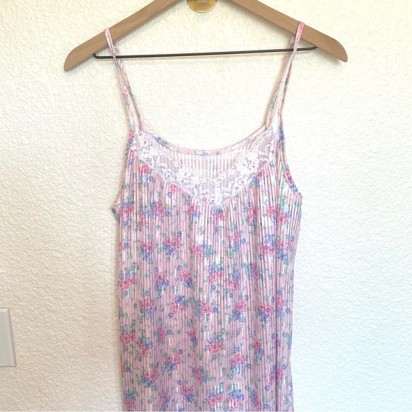 Vicky_Kutt's tweet photo. So good I had to share! Check out all the items I'm loving on @Poshmarkapp #poshmark #fashion #style #shopmycloset #madewell #freepeople: https://t.co/t2OEoOMOHa https://t.co/CM00ARv3wa