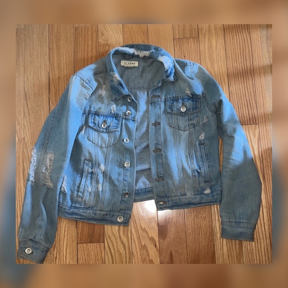 So good I had to share! Check out all the items I'm loving on <a href="/Poshmarkapp/">Poshmark</a> #poshmark #fashion #style #shopmycloset #icon #tianab #cisono: posh.mk/PhXP8KNIrBb