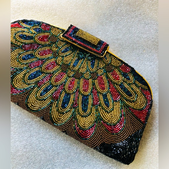 halverpk's tweet photo. So good I had to share! Check out all the items I'm loving on @Poshmarkapp #poshmark #fashion #style #shopmycloset #vintage #cachet: https://t.co/tSpd30Av4W https://t.co/eezJ2SzbQF