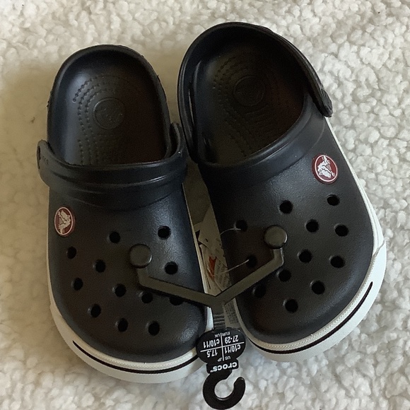 So good I had to share! Check out all the items I'm loving on <a href="/Poshmarkapp/">Poshmark</a> #poshmark #fashion #style #shopmycloset #sarahjay #amazon #crocs: posh.mk/zitvFpOIrBb