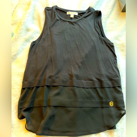 MiMiWells20's tweet photo. So good I had to share! Check out all the items I'm loving on @Poshmarkapp #poshmark #fashion #style #shopmycloset #michaelkors #calvinklein: https://t.co/fgEjRAarK9 https://t.co/cEf9ze4M7k