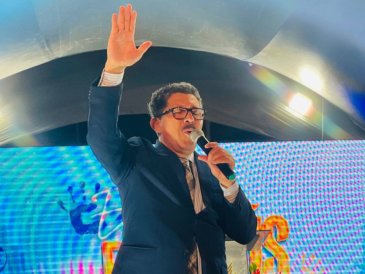 AdventistaMiCOP's tweet photo. 🔰Luis Márquez fue detectado de tumor cerebral, estuvo al borde de la muerte, buscó al Señor de todo corazón y nuestro Dios obró un lindo milagro en su vida. ¡No hay más enfermedad!
Hoy decide entregar su vida a Jesús y agradecerle a través del bautismo.
#MisionCaleb #CalebAlfa https://t.co/KNTXD79Pt2