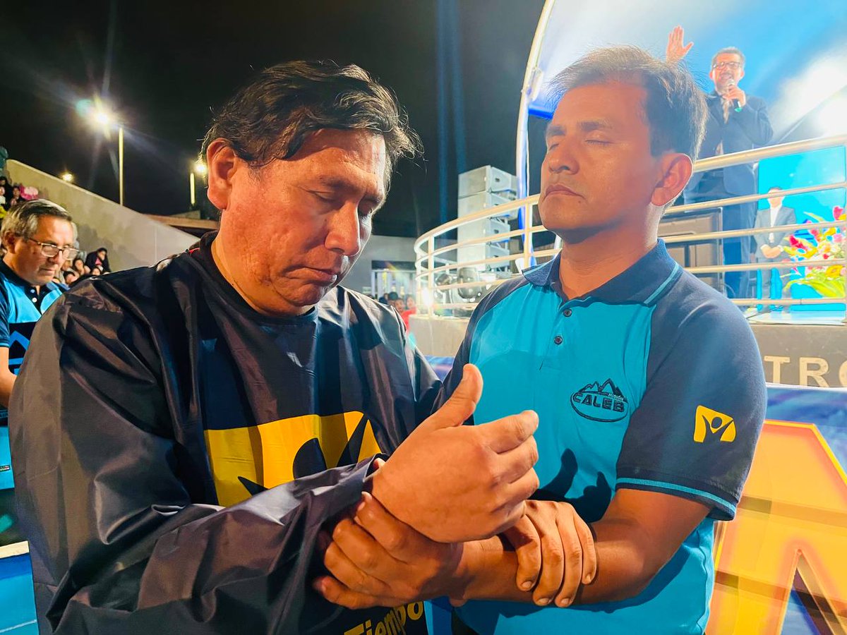 AdventistaMiCOP's tweet photo. 🔰Luis Márquez fue detectado de tumor cerebral, estuvo al borde de la muerte, buscó al Señor de todo corazón y nuestro Dios obró un lindo milagro en su vida. ¡No hay más enfermedad!
Hoy decide entregar su vida a Jesús y agradecerle a través del bautismo.
#MisionCaleb #CalebAlfa https://t.co/KNTXD79Pt2