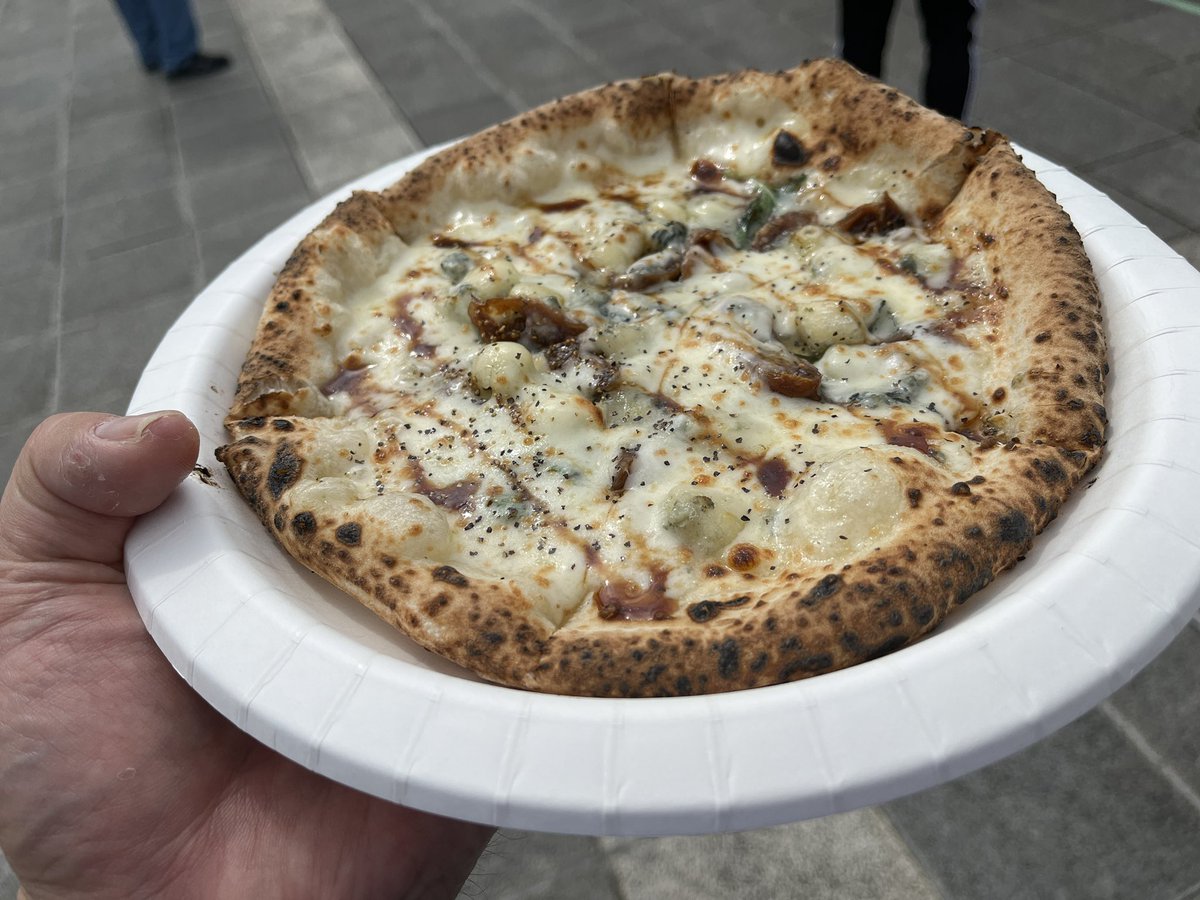 Pizzavan さんのゴルゴンゾーラを先ずはいただきます。
#マリノススタグル