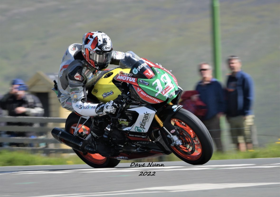 0Carlesolle2's tweet photo. #RT49 #EternoRaül #iomtt 2022
📸: @DaveNunn13 Arch. Personal https://t.co/RQzpx3T67R