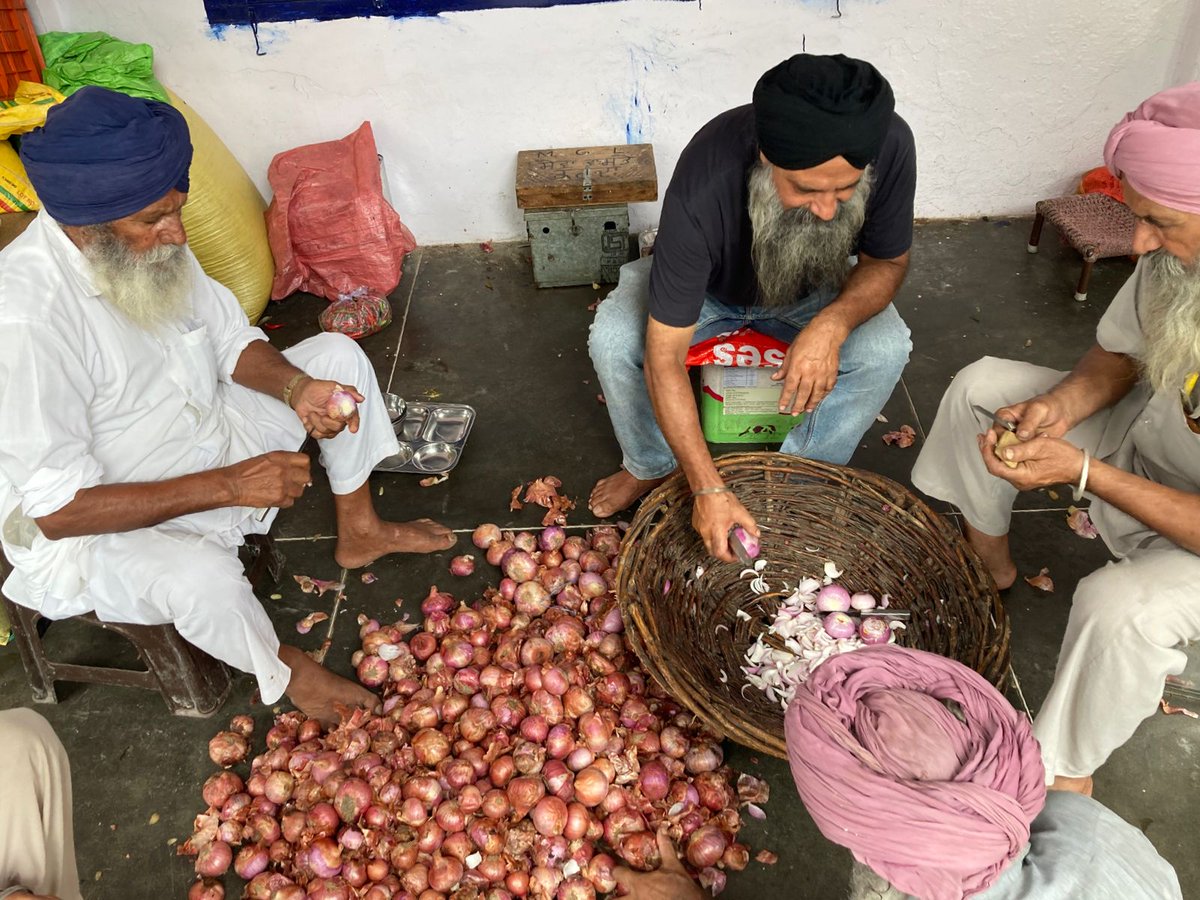 NSS_Foundation's tweet photo. Prepration of Food (Langar) for Flood effected People at Sarhind (Punjab). 
#MissionSewa 
@BabekMatta https://t.co/MqEhUGys8q