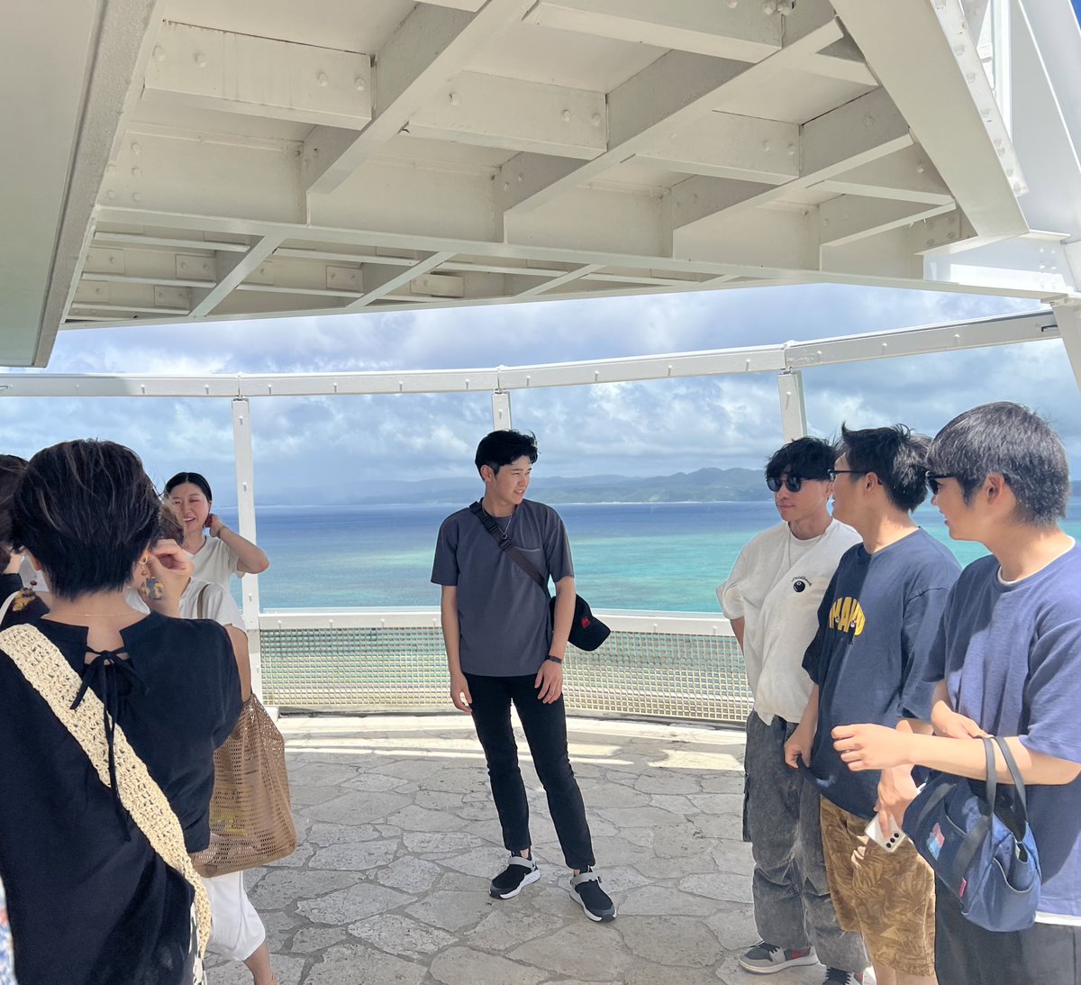 OGISHI_OFFICIAL's tweet photo. 続いて向かった場所は…
古宇利島です🏝✨
カートに乗って、オーシャンタワーに行きました🙌🏻
海がすごくきれいで最高です‼︎🏄♀️
#OGISHI
#OGISHI20th記念沖縄旅行 https://t.co/fxs0qujcfg
