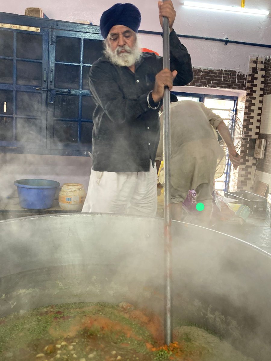 NSS_Foundation's tweet photo. Prepration of Food (Langar) for Flood effected People at Sarhind (Punjab). 
#MissionSewa 
@BabekMatta https://t.co/MqEhUGys8q