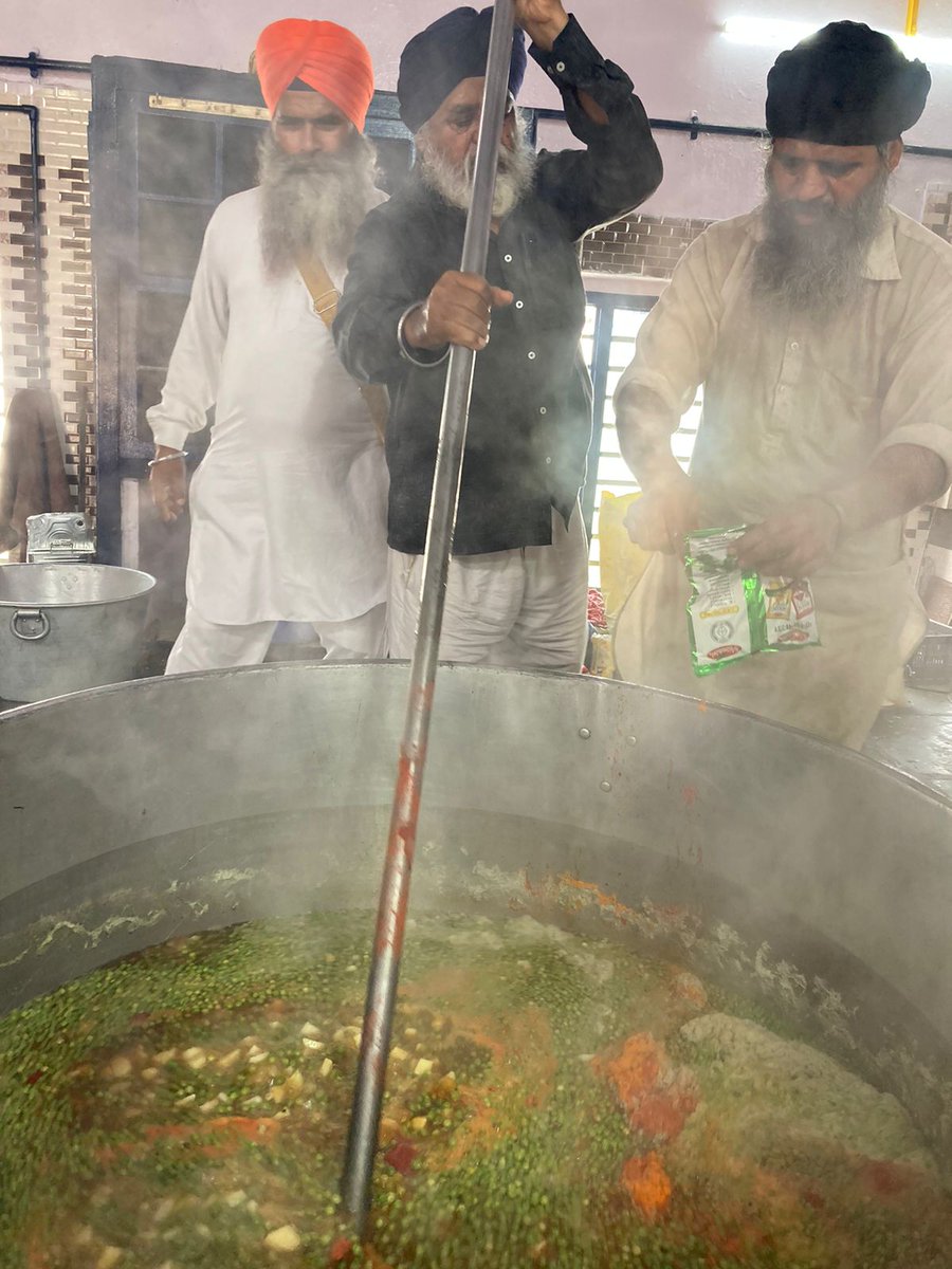 NSS_Foundation's tweet photo. Prepration of Food (Langar) for Flood effected People at Sarhind (Punjab). 
#MissionSewa 
@BabekMatta https://t.co/MqEhUGys8q
