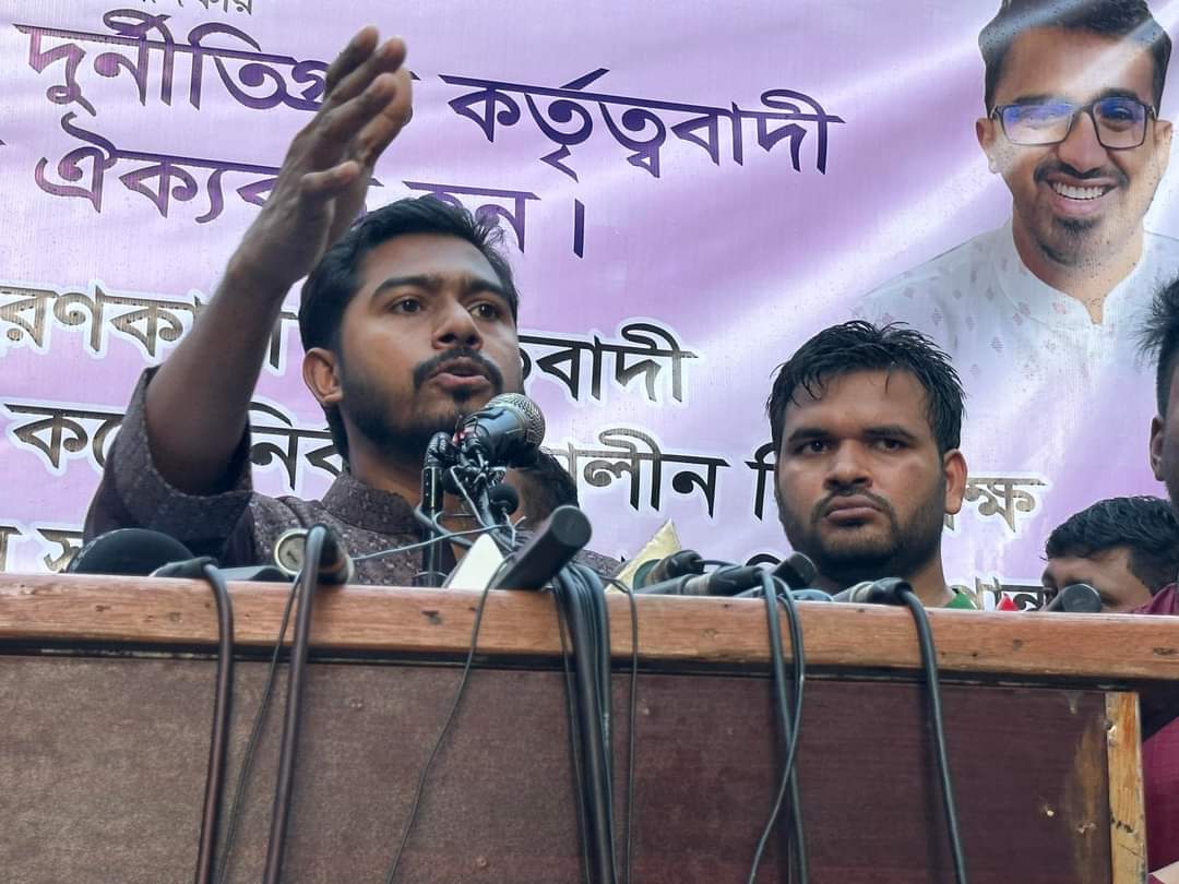 HmSohrabDU's tweet photo. 1-point demand government's resignation, mass assembly is held by Gono Odhikar Parishad yesterday. The newly elected GOP president  @NurulHaqueNur2  presided and  general secretary  @RashedK64198170 was the chief guest and @HmSohrabDU hosted the mass Assembly. 
#ResignHasina https://t.co/qWM2ZGRoA8