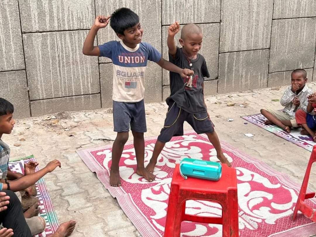 WeJoinTogether_'s tweet photo. Dance is an Art ๐บ๐
Our Kiddos are the Artists.. ๐ซถ
๐๐ฉ๐ซ๐๐๐ ๐๐ก๐ ๐๐๐ฉ๐ฉ๐ข๐ง๐๐ฌ๐ฌ โค๏ธโค๏ธ
#JoinTogetherTrust #KhojBachpanKi #happy #dance #art #dancing #kidsdancing #dancers #loveforall #delhingo #saturdaymotivation #Delhi https://t.co/KIqx3gQreS